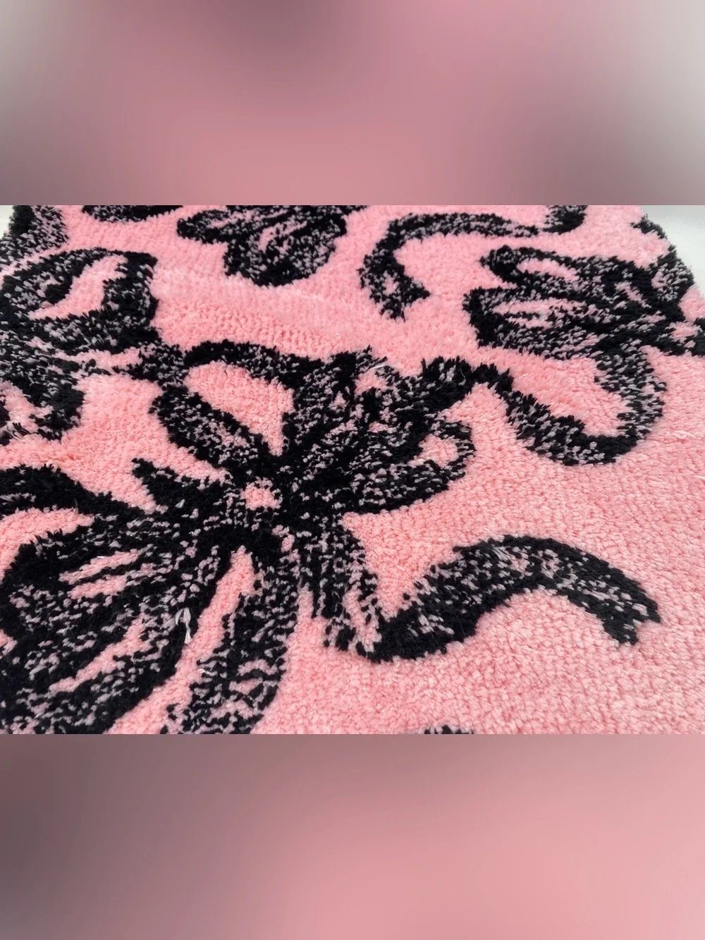 Betsey Johnson ❤️So soft Bow pattern Bath Rug Pink/Black  20x32”  New